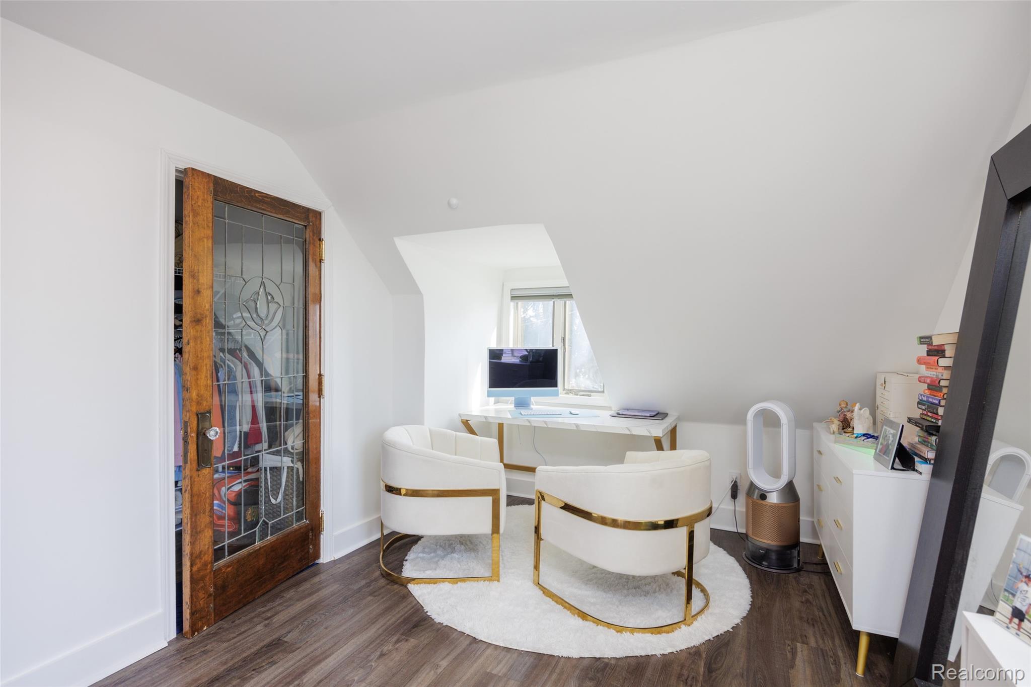 39401 Lakeshore Drive