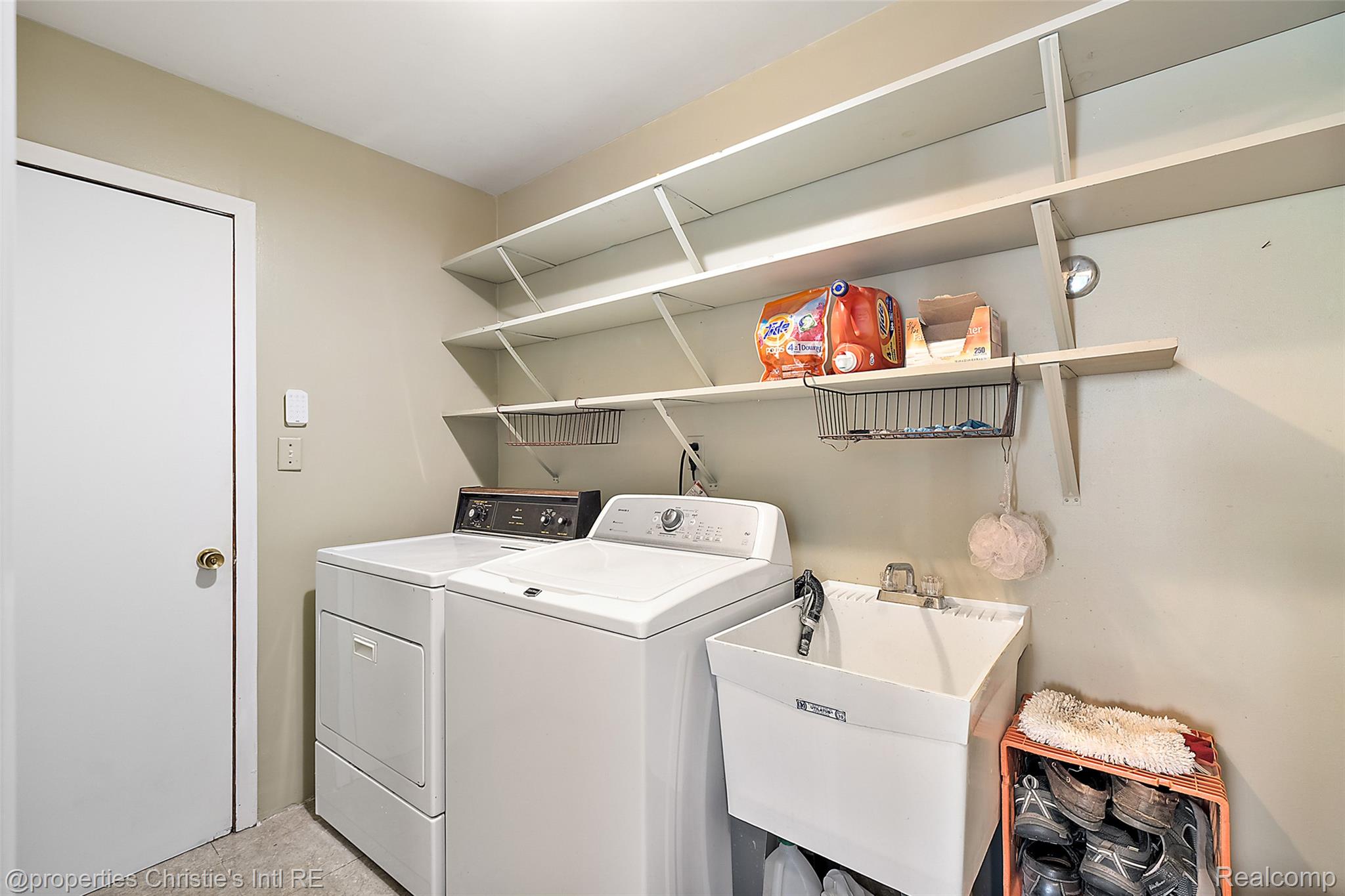 37337 LAKESHORE Drive