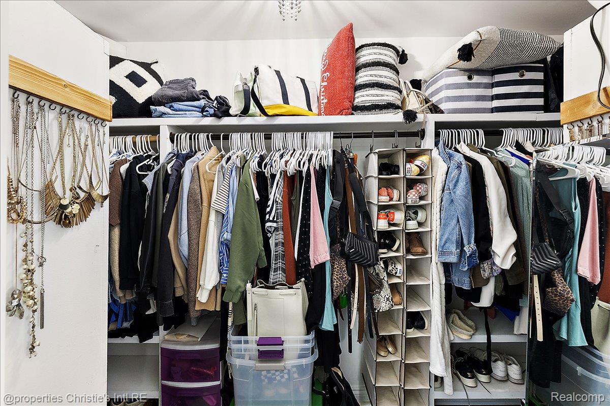 39173 Lakeshore Drive