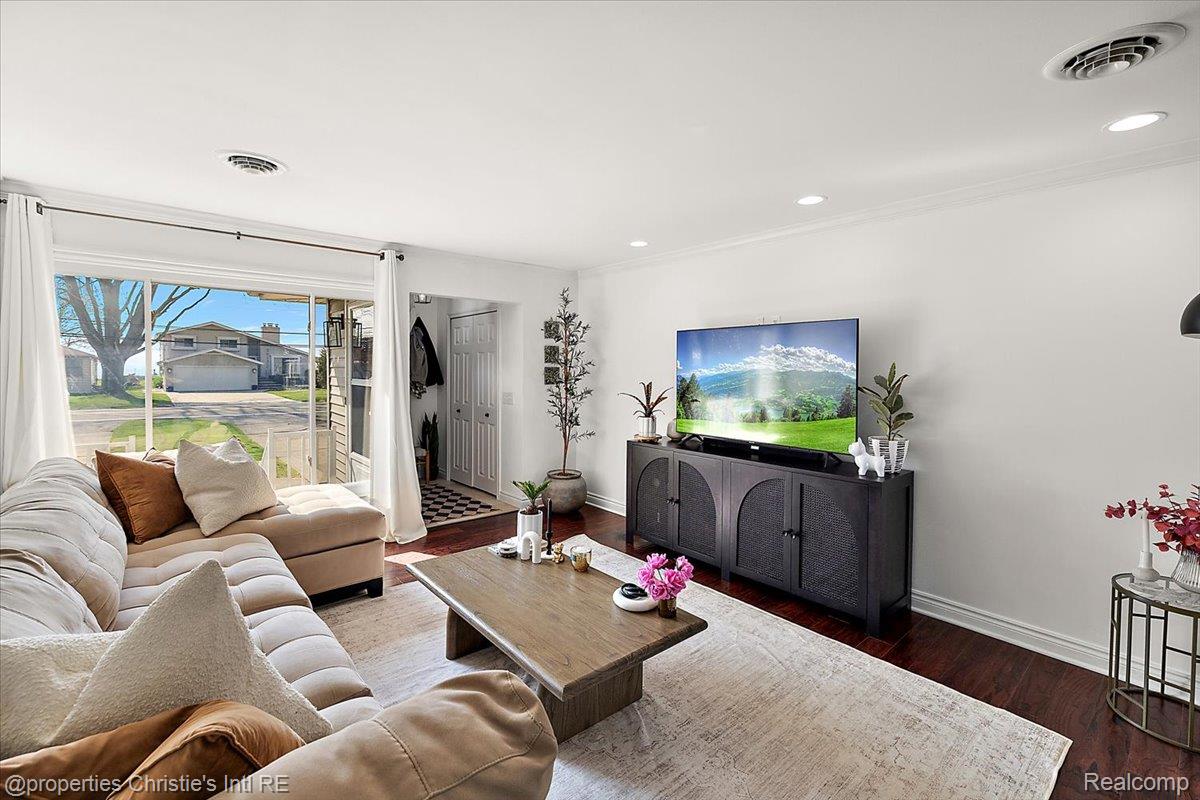 39173 Lakeshore Drive