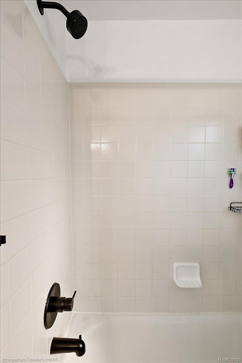 39173 Lakeshore Drive