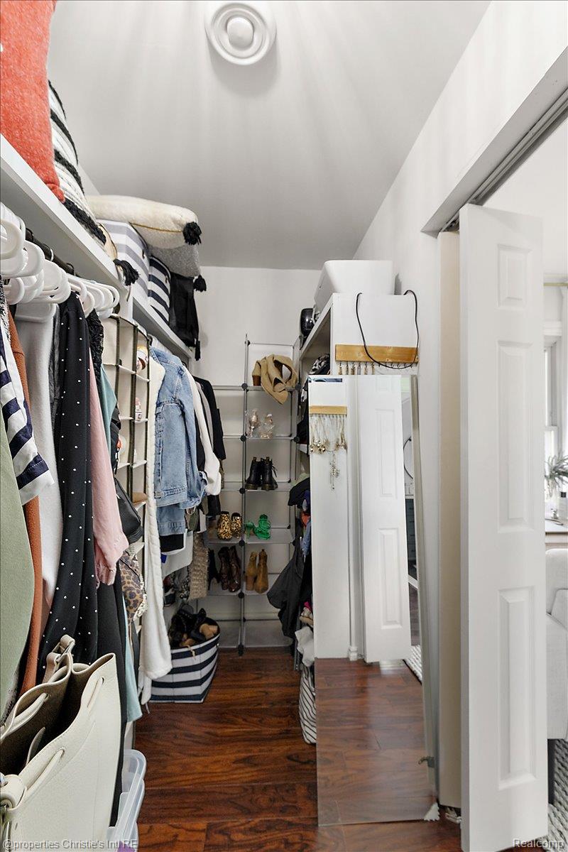 39173 Lakeshore Drive