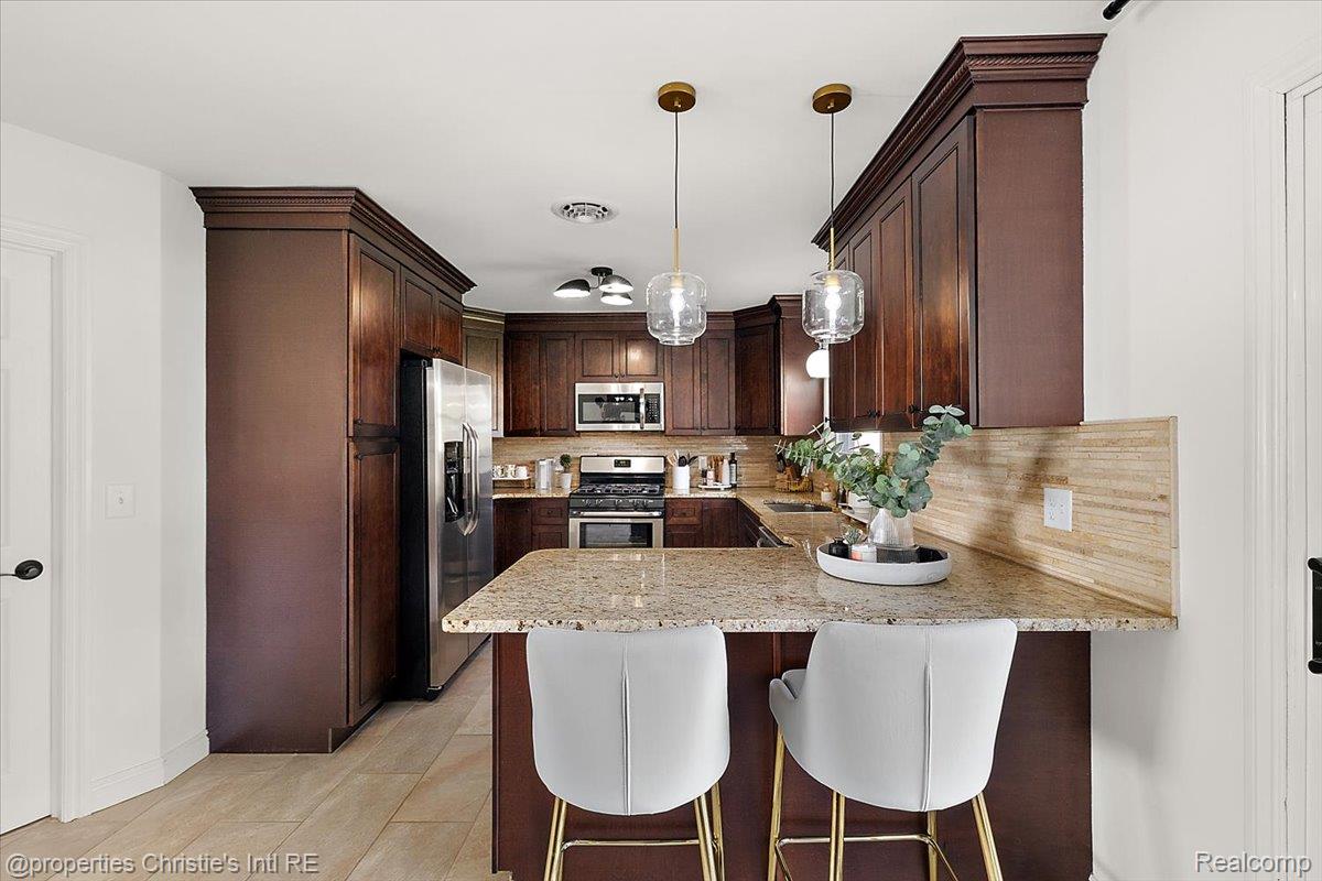 39173 Lakeshore Drive