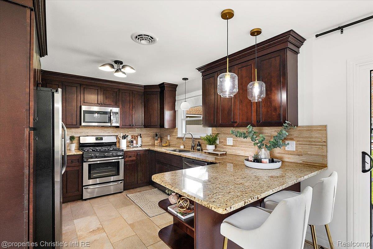 39173 Lakeshore Drive