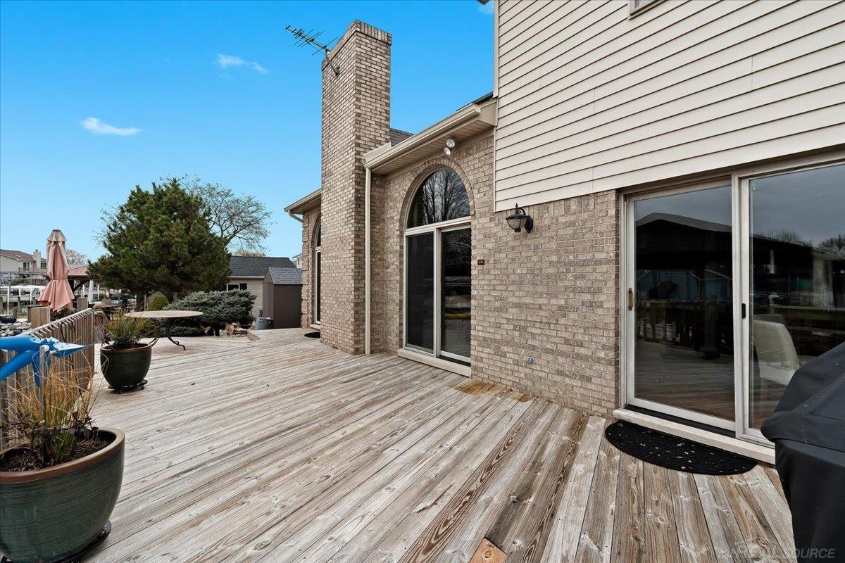 38883 Lakeshore Drive