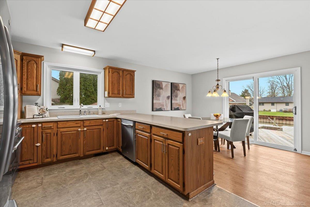 38883 Lakeshore Drive