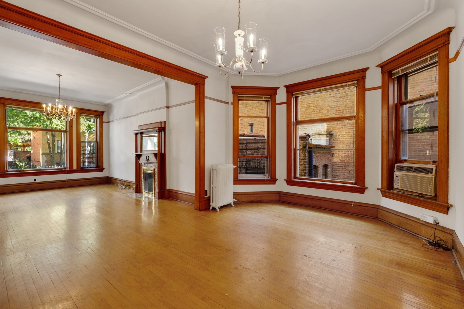 2113 W Concord Place Unit: 1