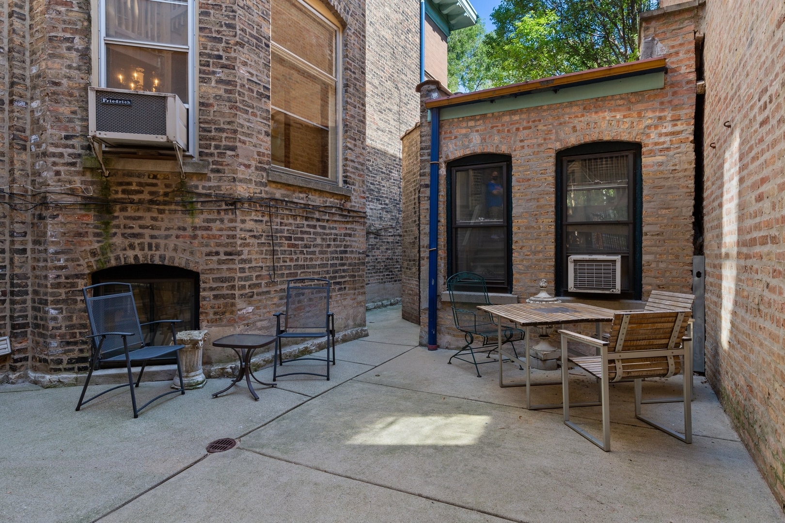2113 W Concord Place Unit: 2