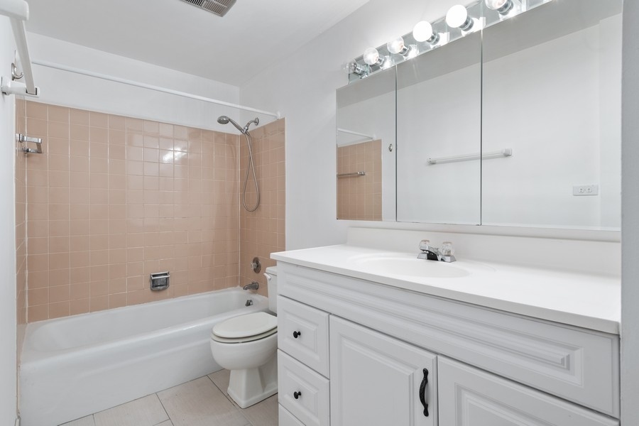 328 W Concord Place Unit: 1