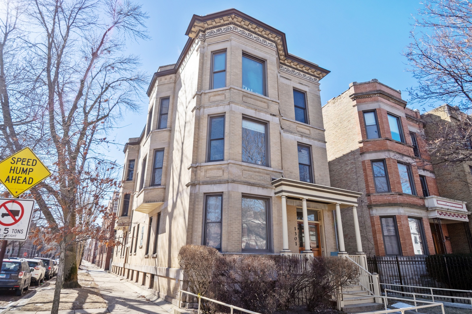 3552 N Lakewood Avenue Unit: 2