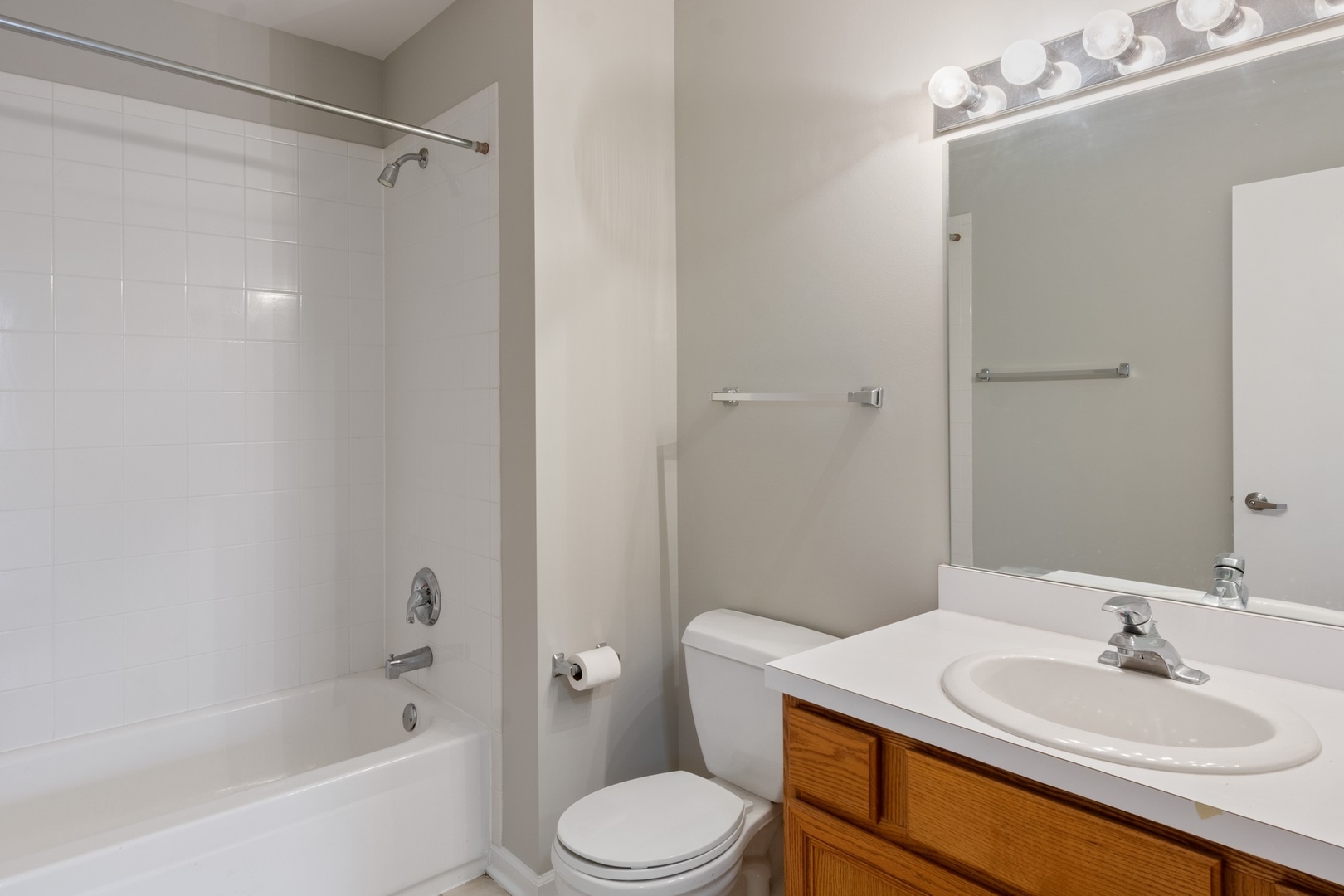 2317 W Wolfram Street Unit: 415
