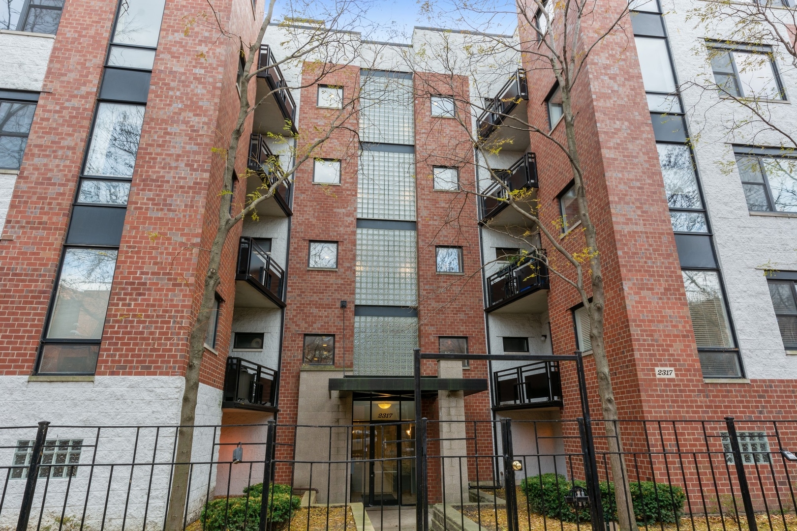 2317 W Wolfram Street Unit: 415