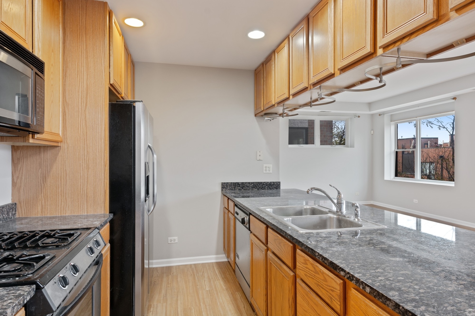 2317 W Wolfram Street Unit: 415