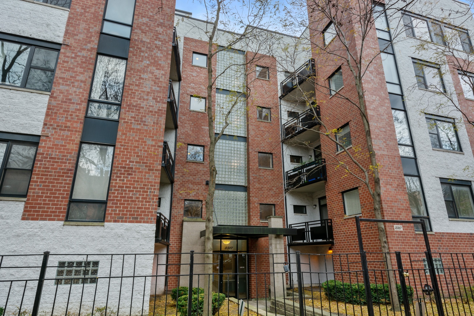 2317 W Wolfram Street Unit: 415