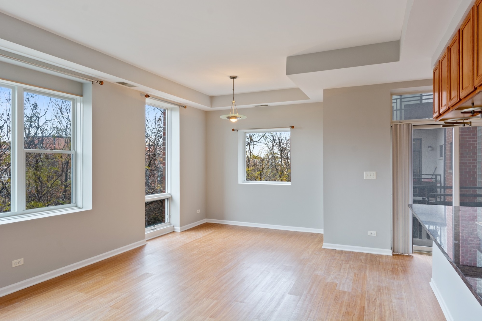 2317 W Wolfram Street Unit: 415
