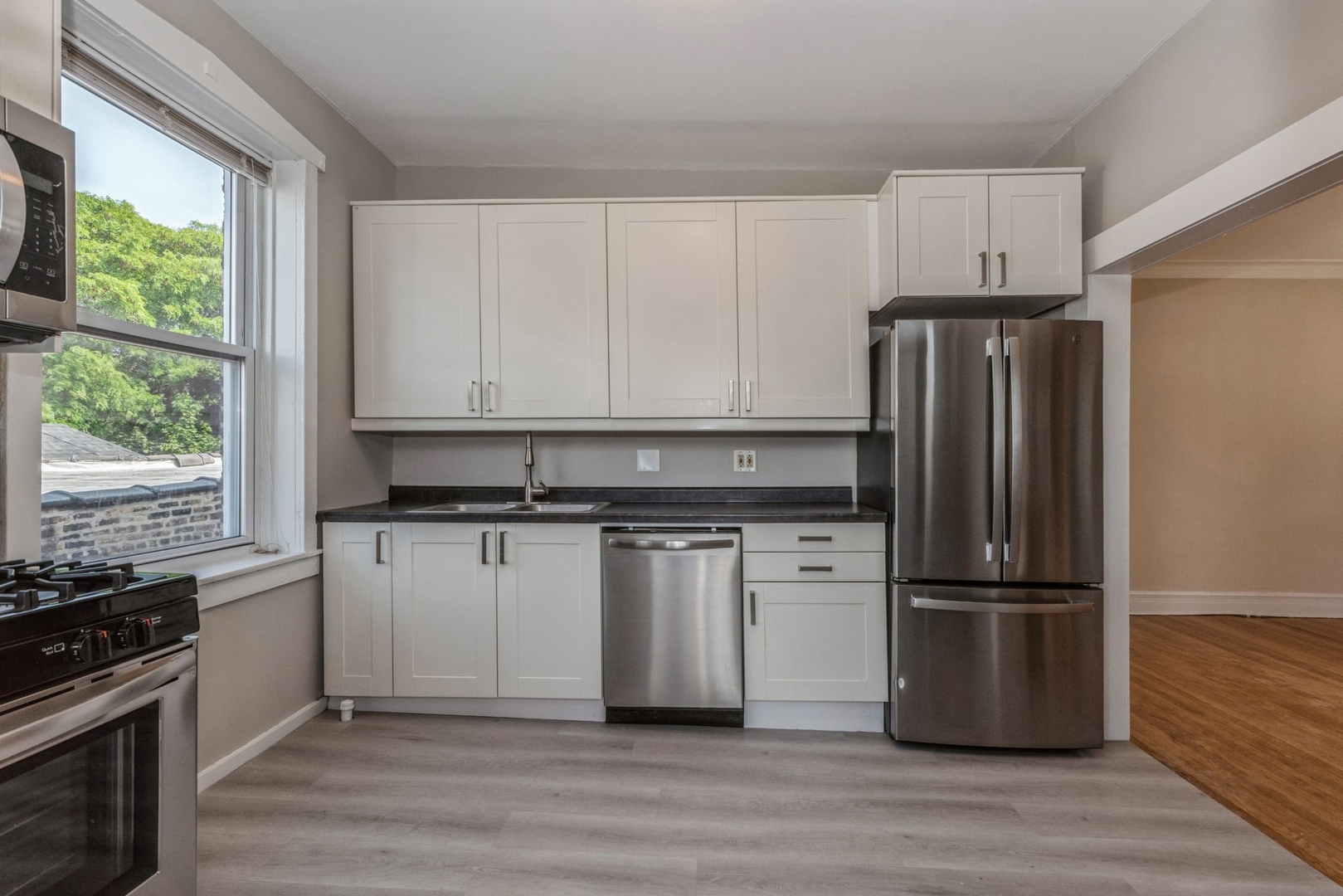 2552 W Wilson Avenue Unit: 3