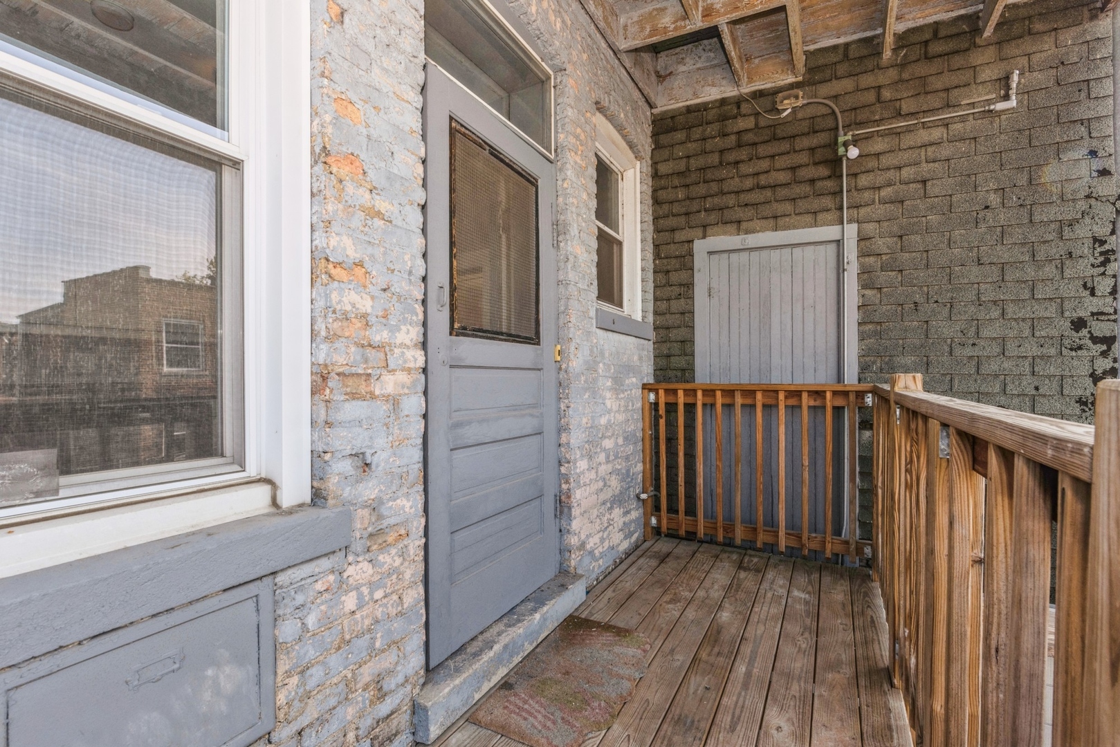 2552 W Wilson Avenue Unit: 3