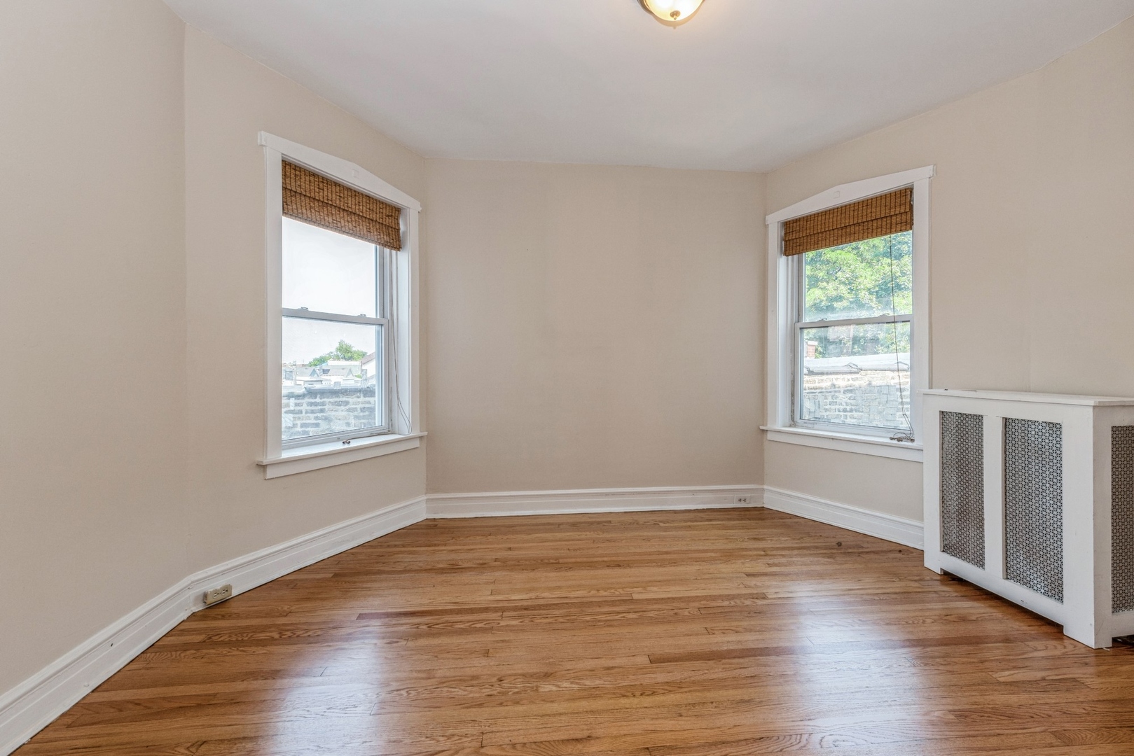 2552 W Wilson Avenue Unit: 3
