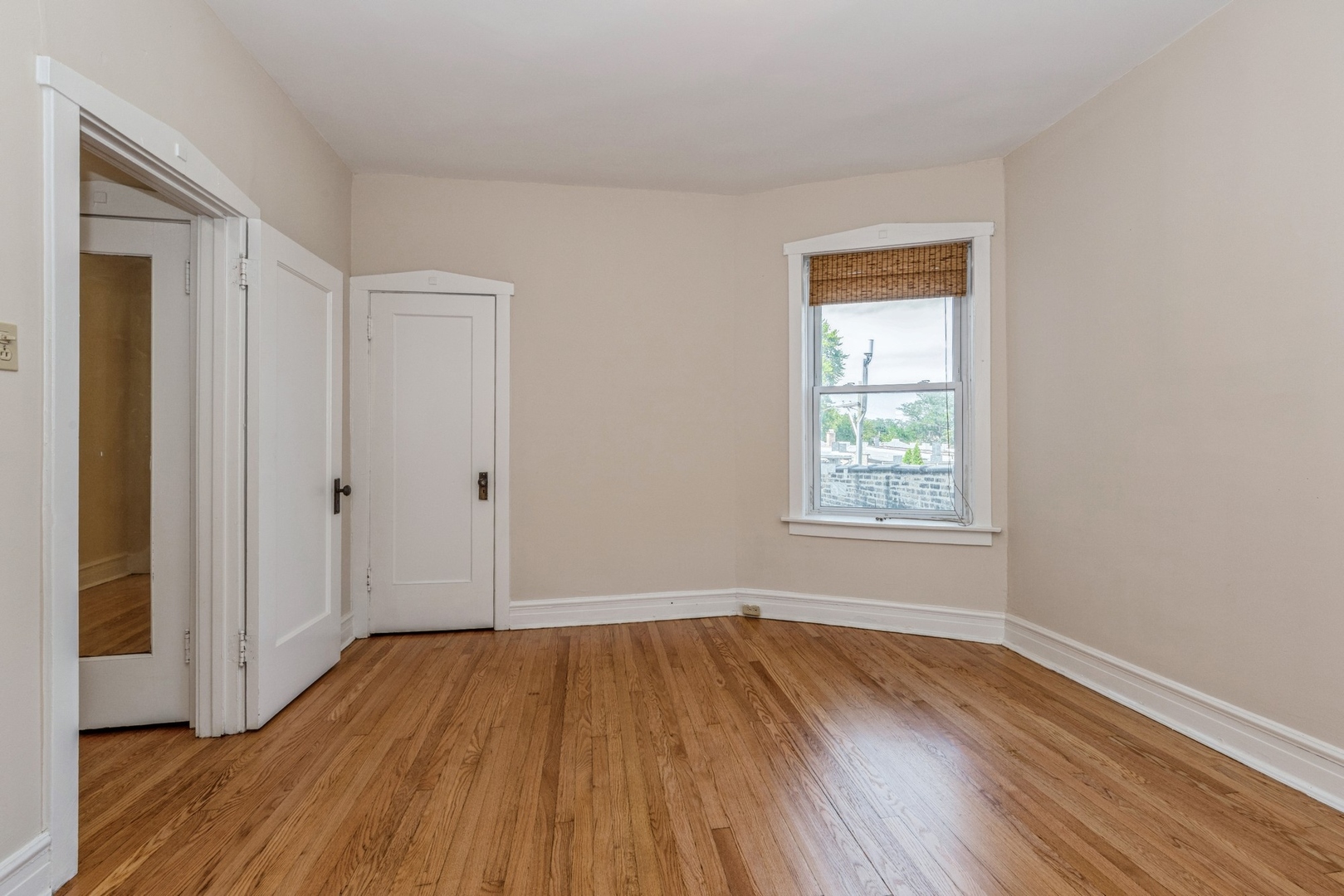 2552 W Wilson Avenue Unit: 3