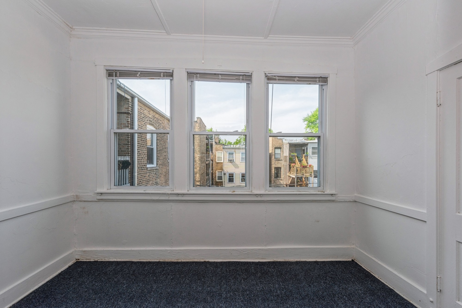 2552 W Wilson Avenue Unit: 3