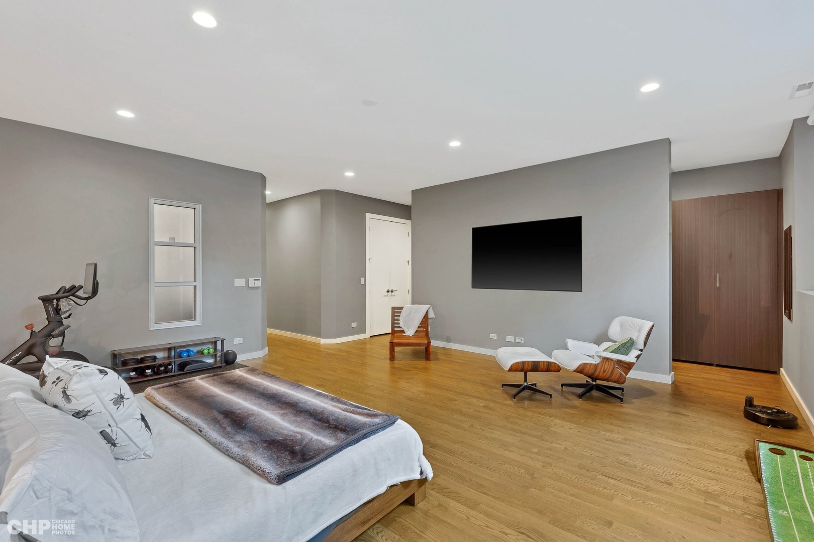 2221 N Leavitt Street Unit: 1