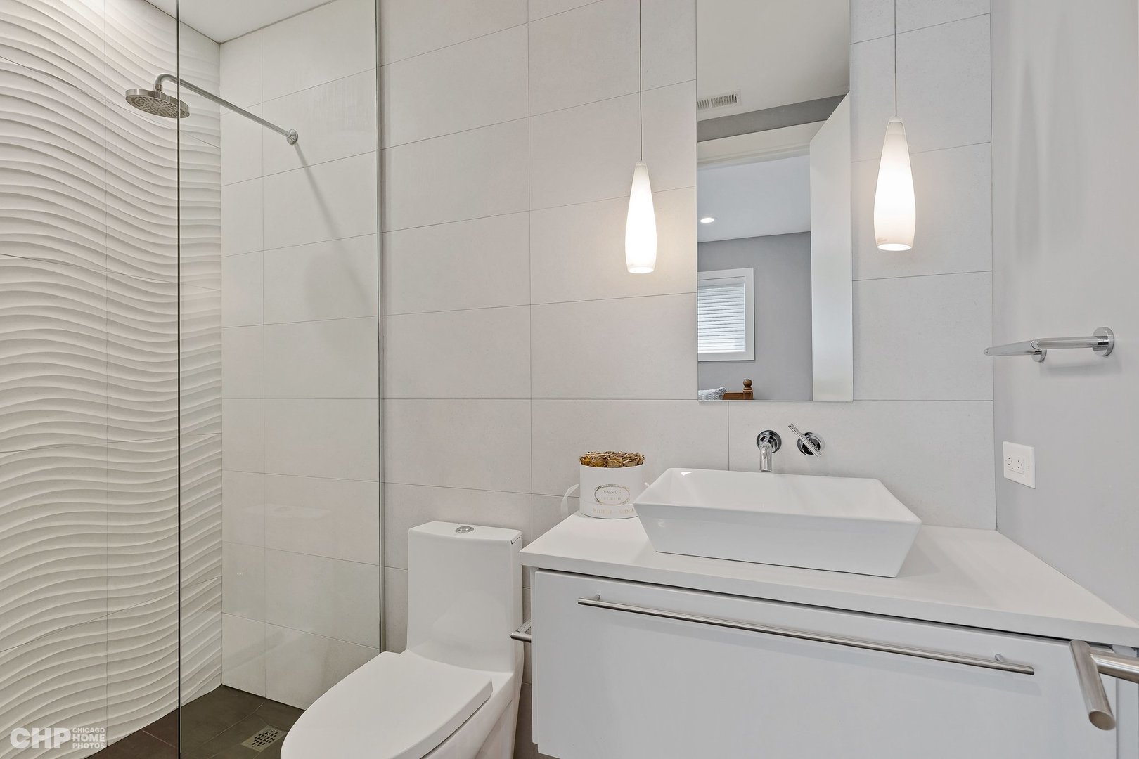 2221 N Leavitt Street Unit: 1