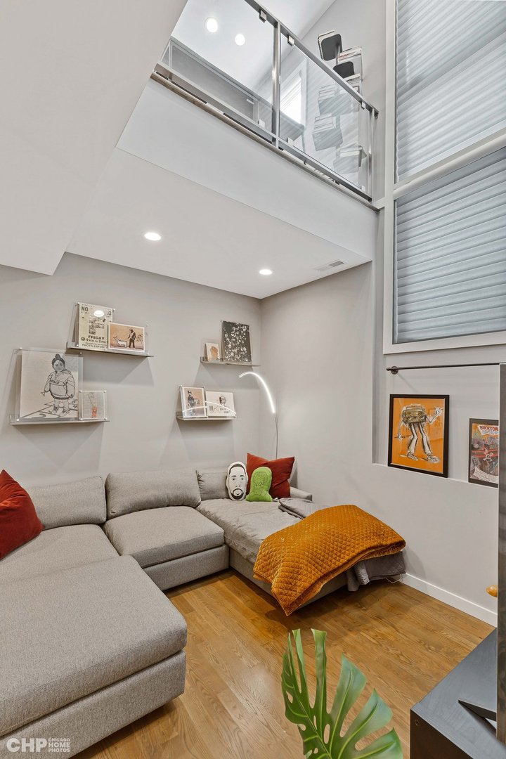 2221 N Leavitt Street Unit: 1
