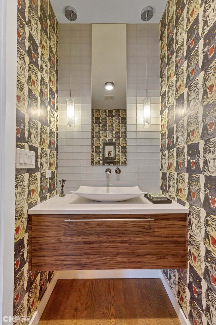 2221 N Leavitt Street Unit: 1