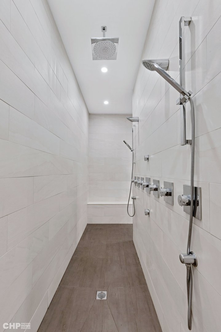 2221 N Leavitt Street Unit: 1