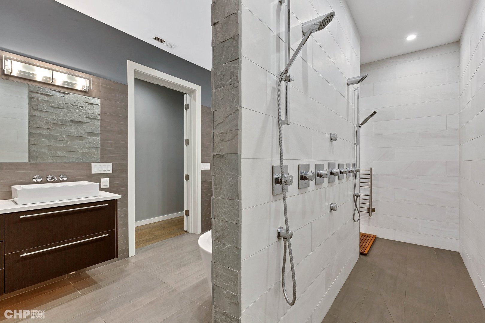 2221 N Leavitt Street Unit: 1