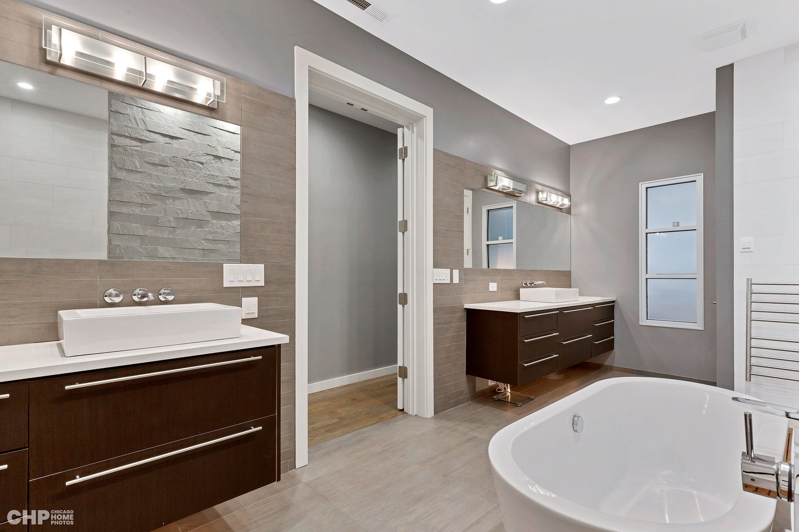 2221 N Leavitt Street Unit: 1