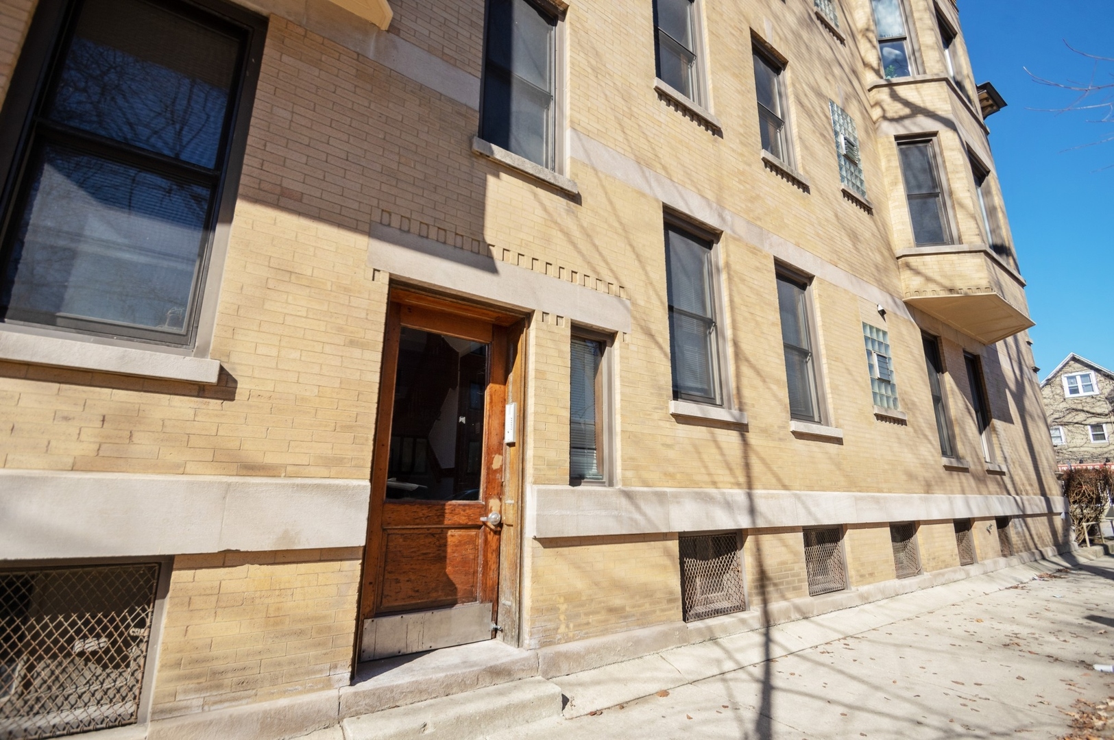 3552 N Lakewood Avenue Unit: 1