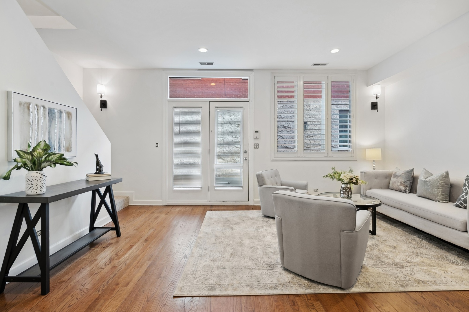 2319 N Hamilton Avenue Unit: 4