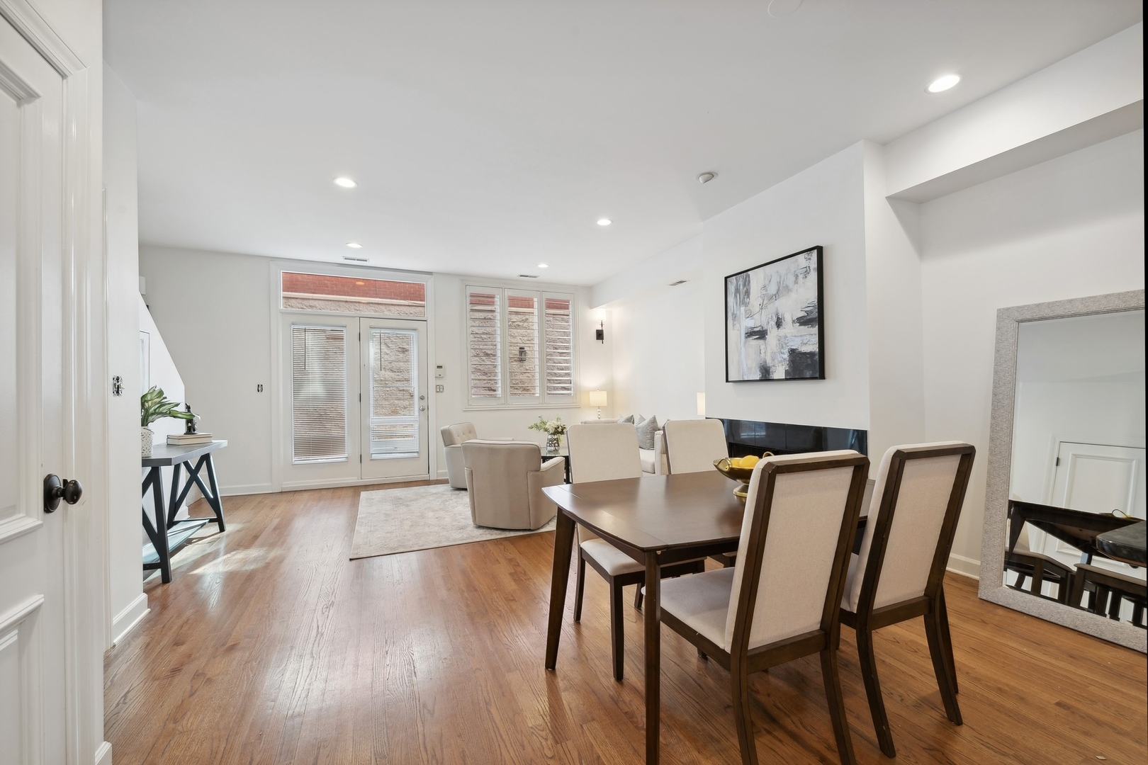 2319 N Hamilton Avenue Unit: 4