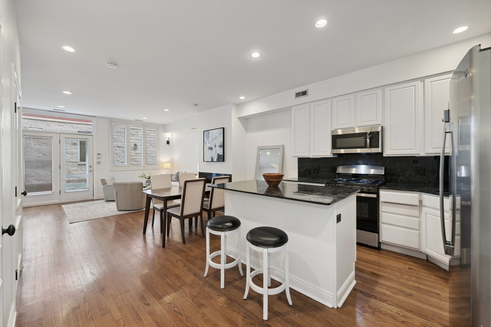 2319 N Hamilton Avenue Unit: 4