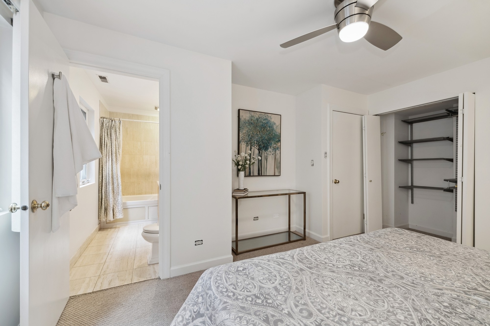 2319 N Hamilton Avenue Unit: 4