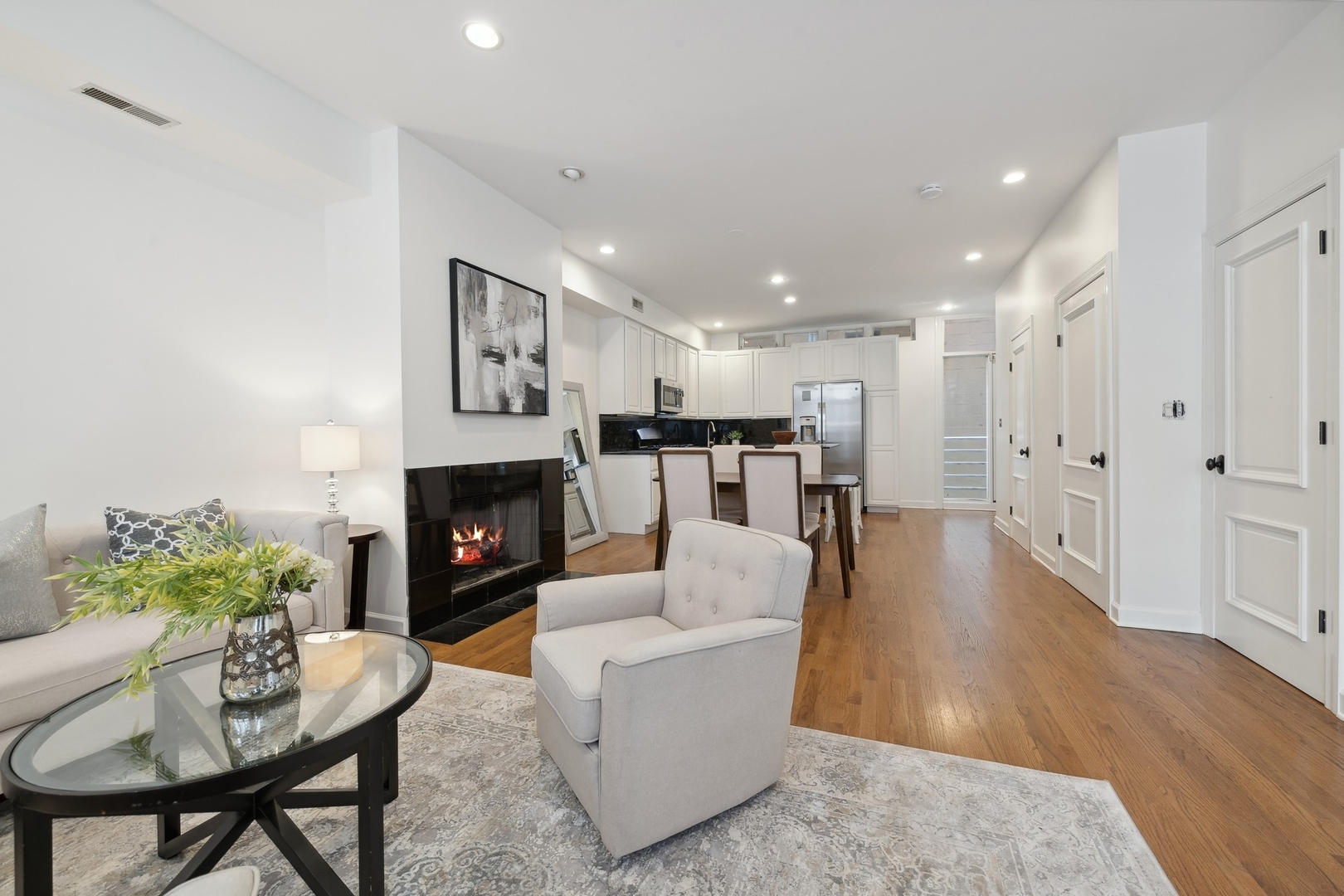 2319 N Hamilton Avenue Unit: 4