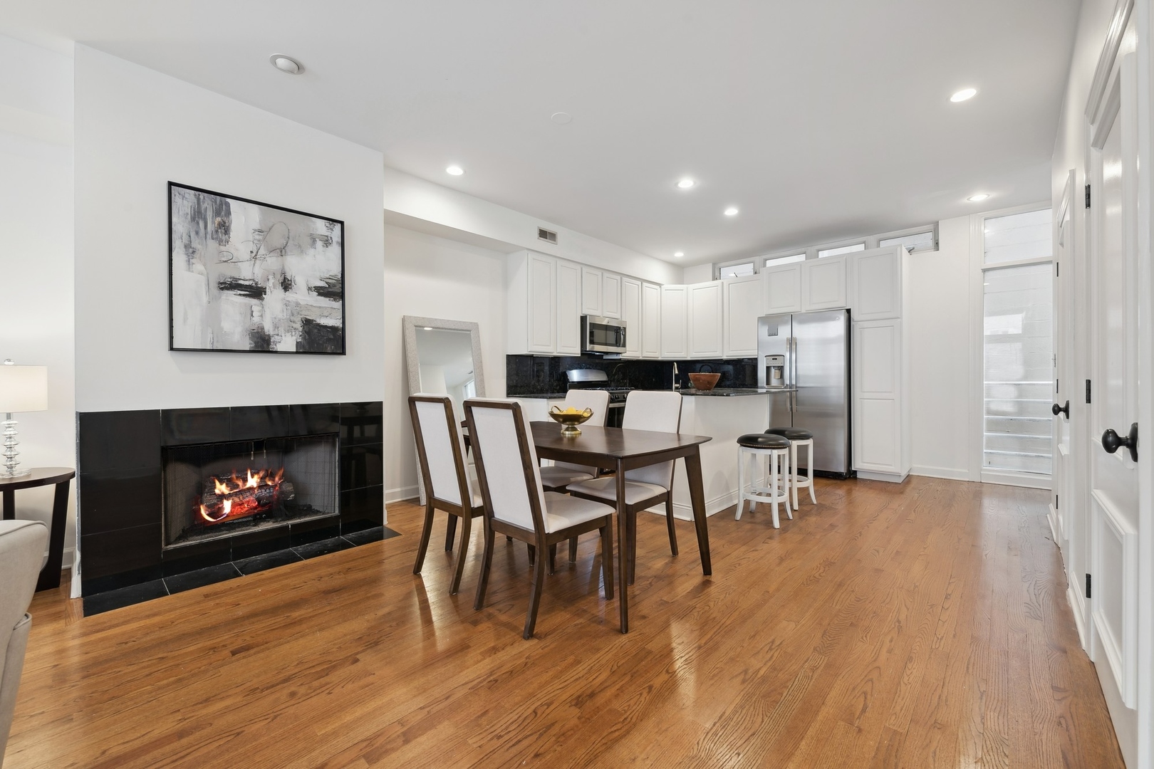 2319 N Hamilton Avenue Unit: 4