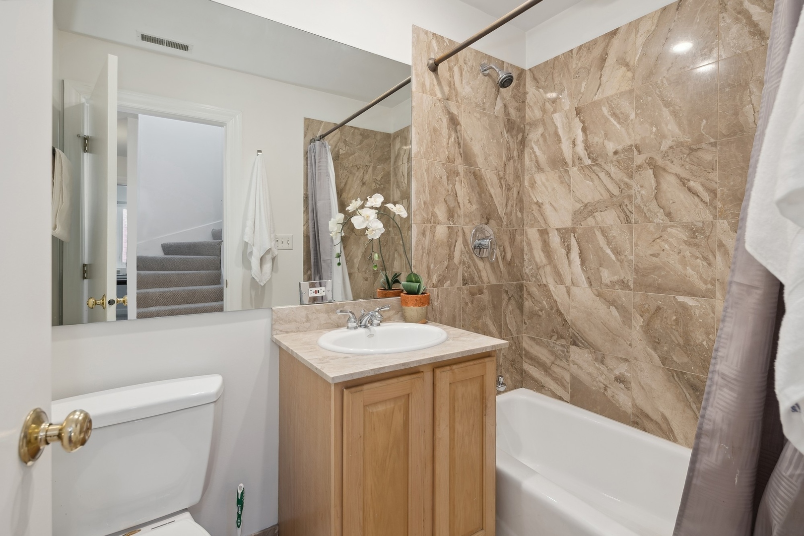 2319 N Hamilton Avenue Unit: 4