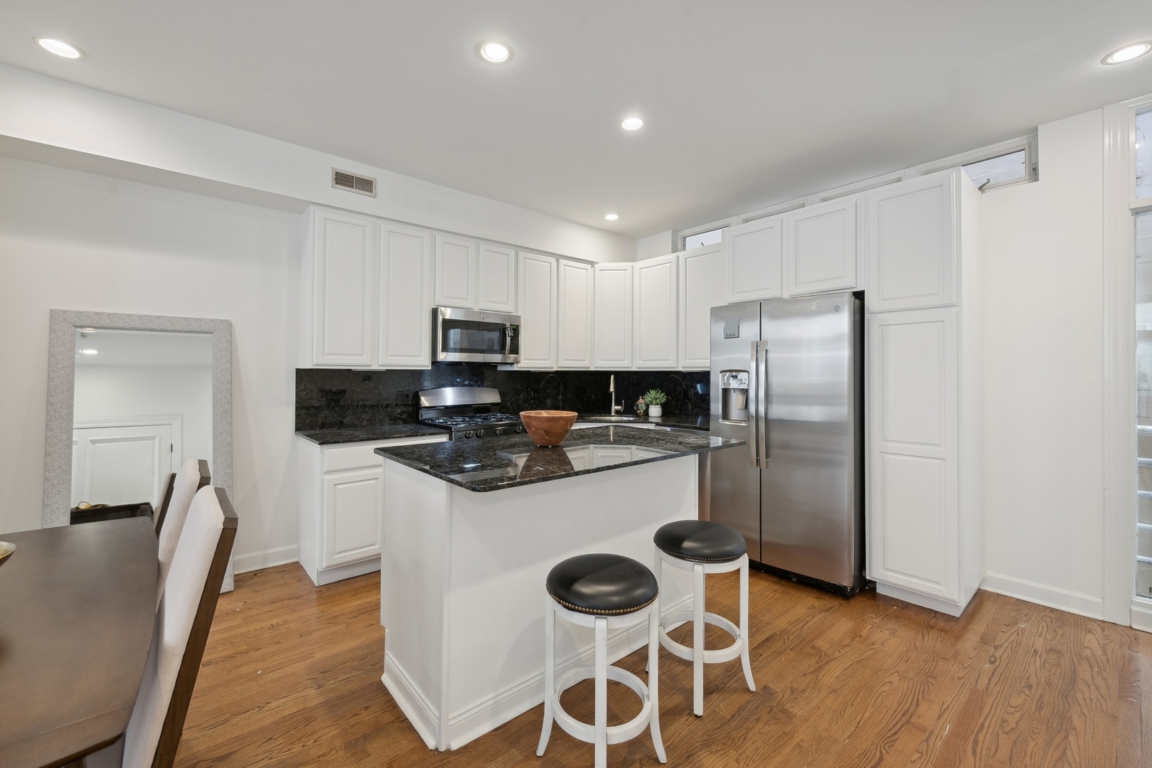 2319 N Hamilton Avenue Unit: 4