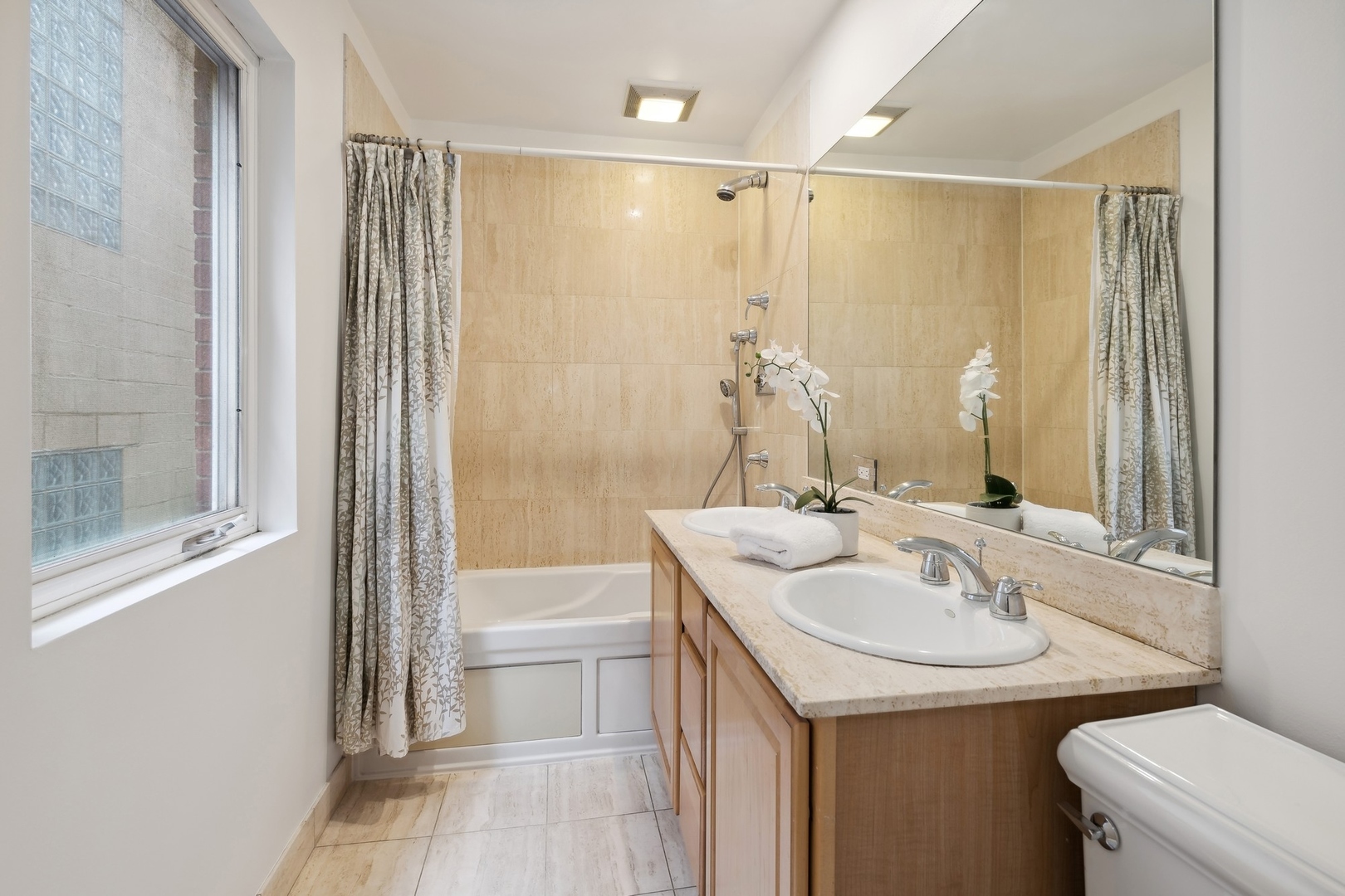 2319 N Hamilton Avenue Unit: 4