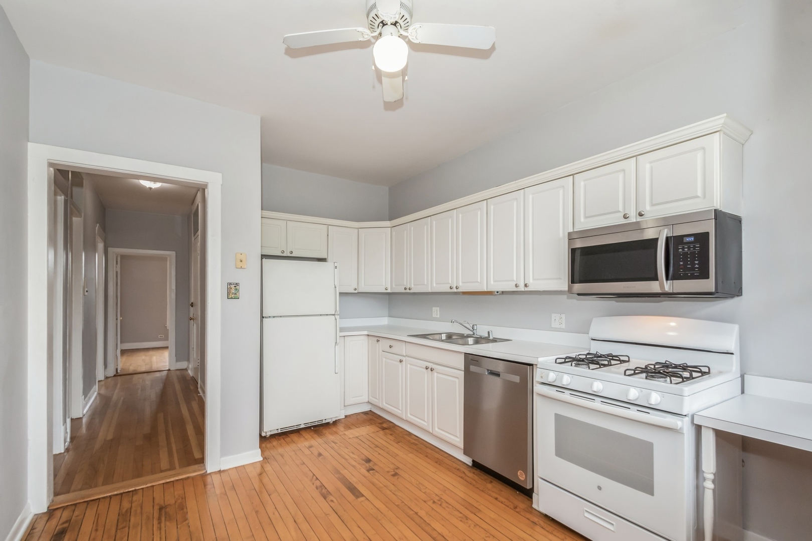 745 W Wellington Avenue Unit: 2
