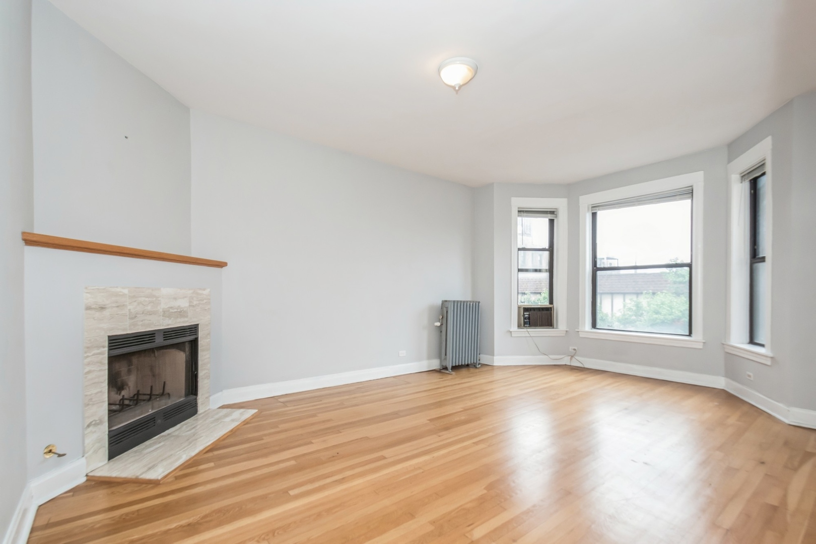 745 W Wellington Avenue Unit: 2
