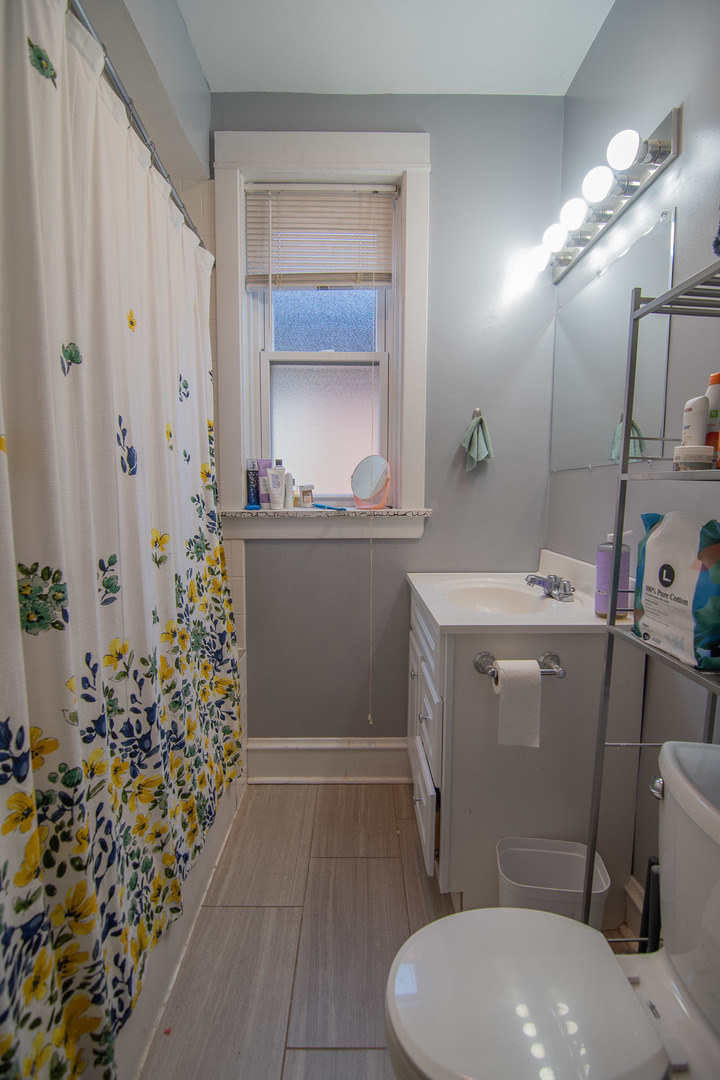 3111 N Racine Avenue Unit: 2F