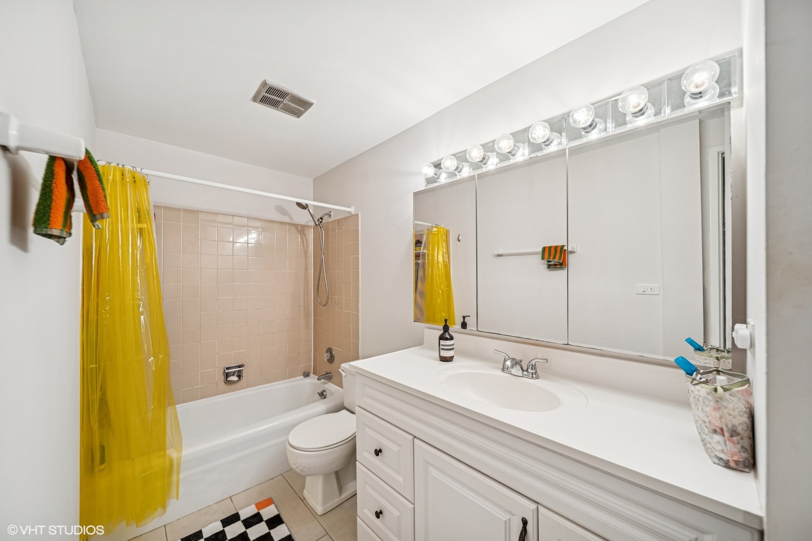 328 W Concord Place