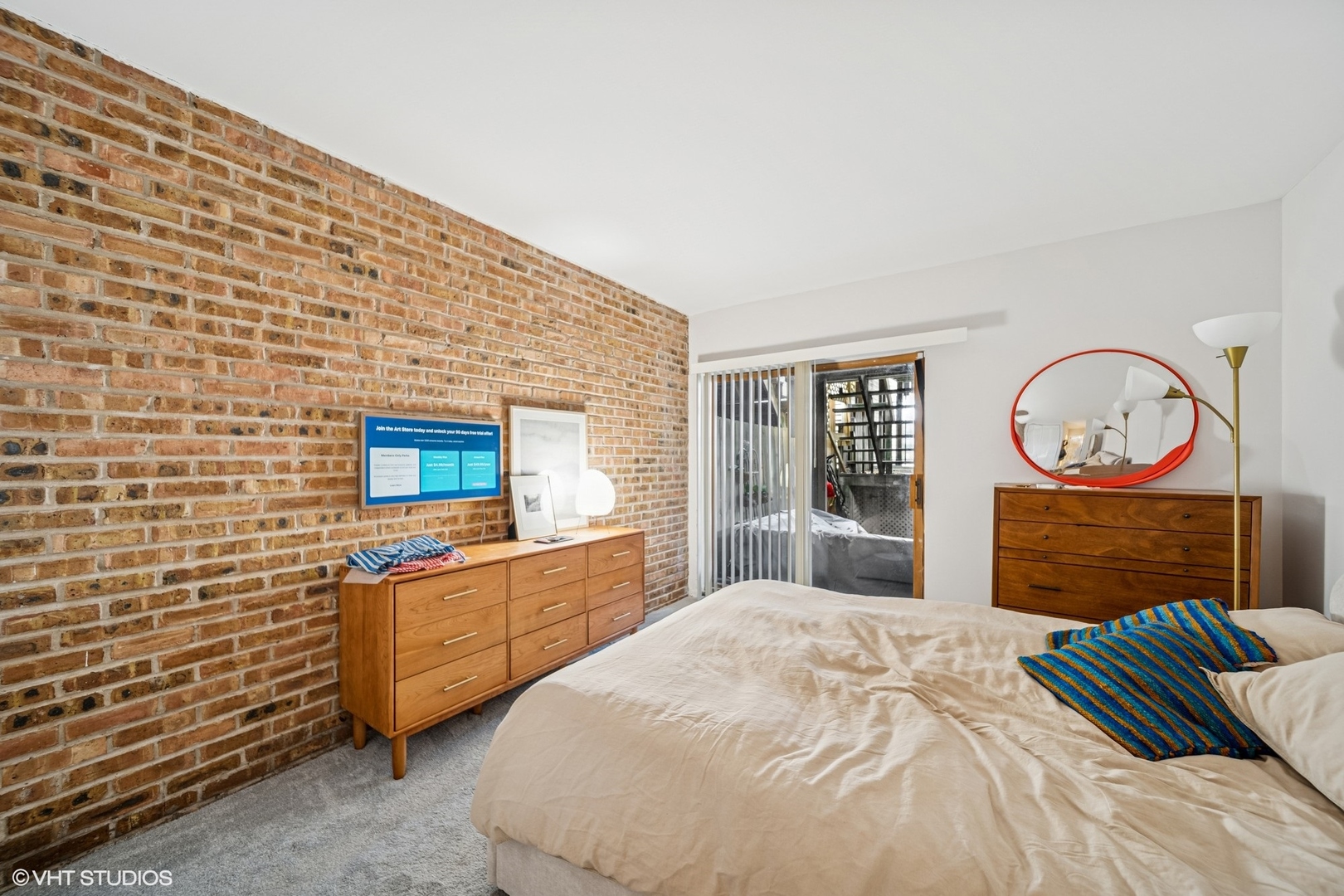 328 W Concord Place