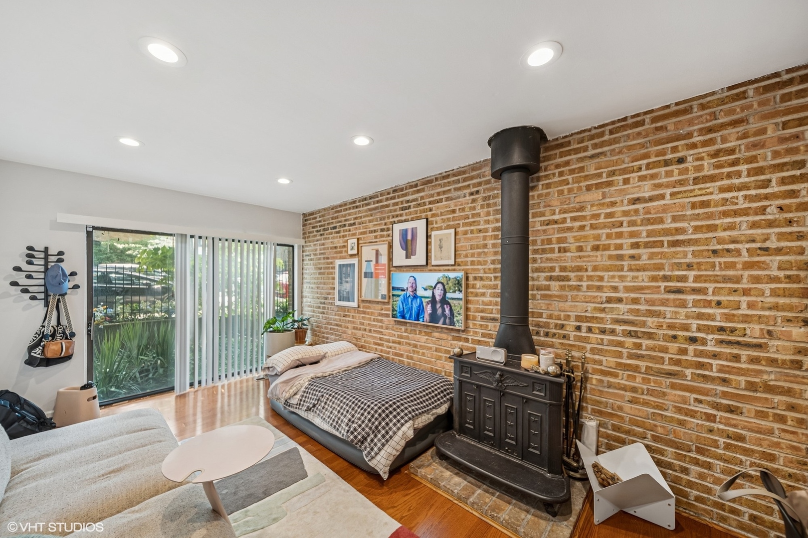 328 W Concord Place