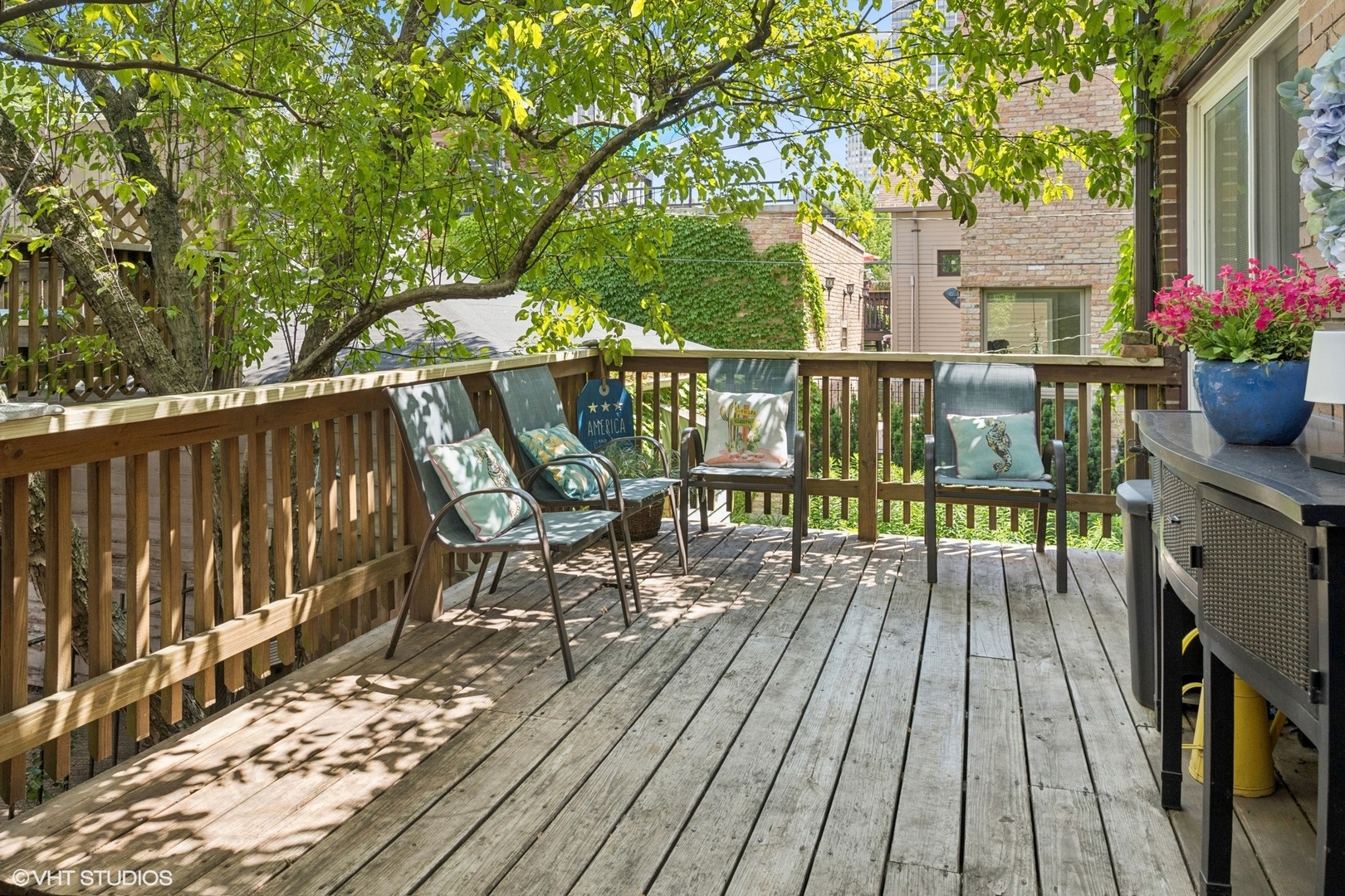328 W Concord Place