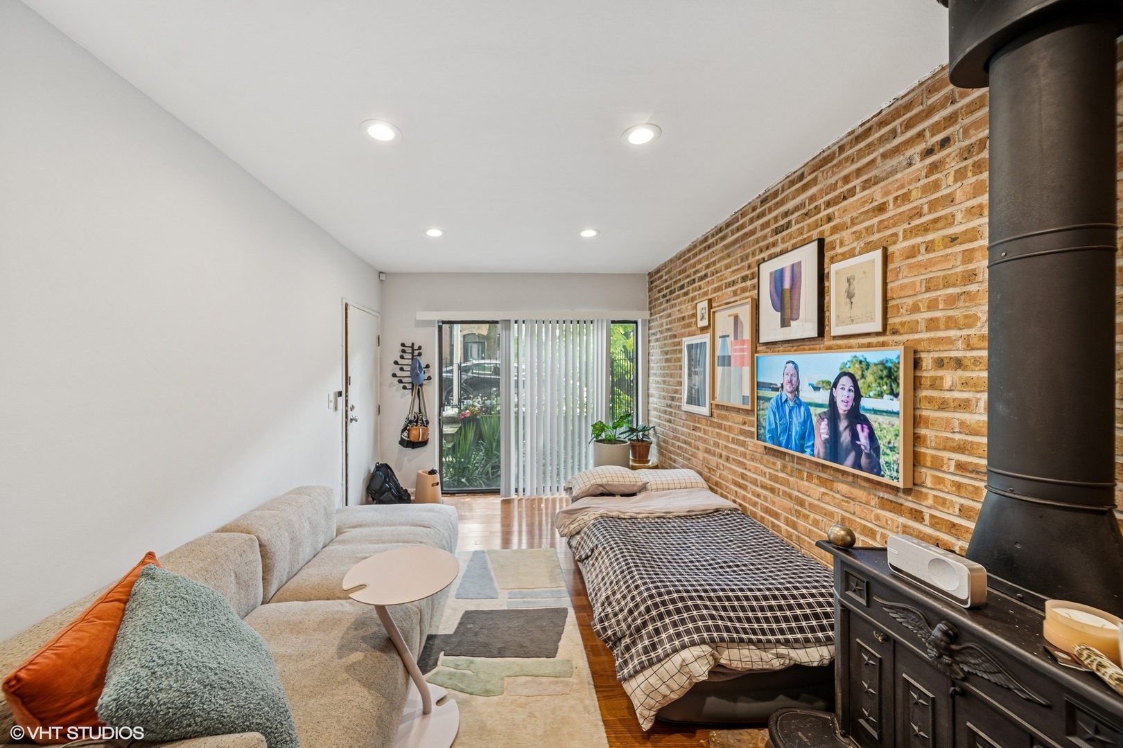 328 W Concord Place