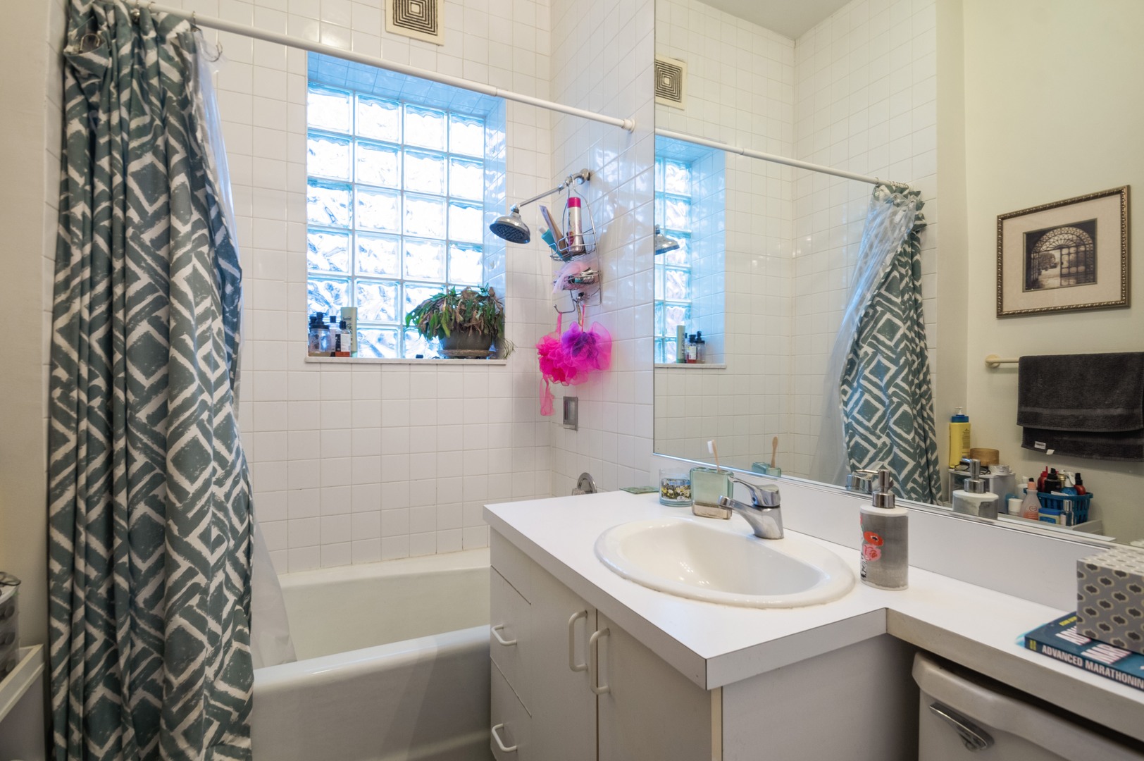 3552 N Lakewood Avenue Unit: 3